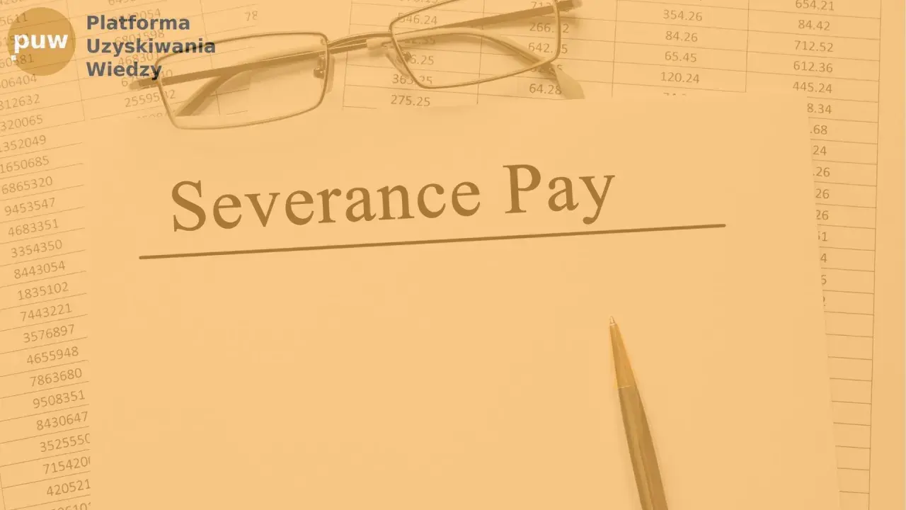 Okulary i długopis na dokumencie "Severance Pay" symbolizują likwidację stanowiska pracy i związane z tym formalności.